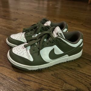 Nike women’s dunk low